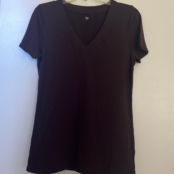Gap V Neck Tee EUC - Picture 1 of 4